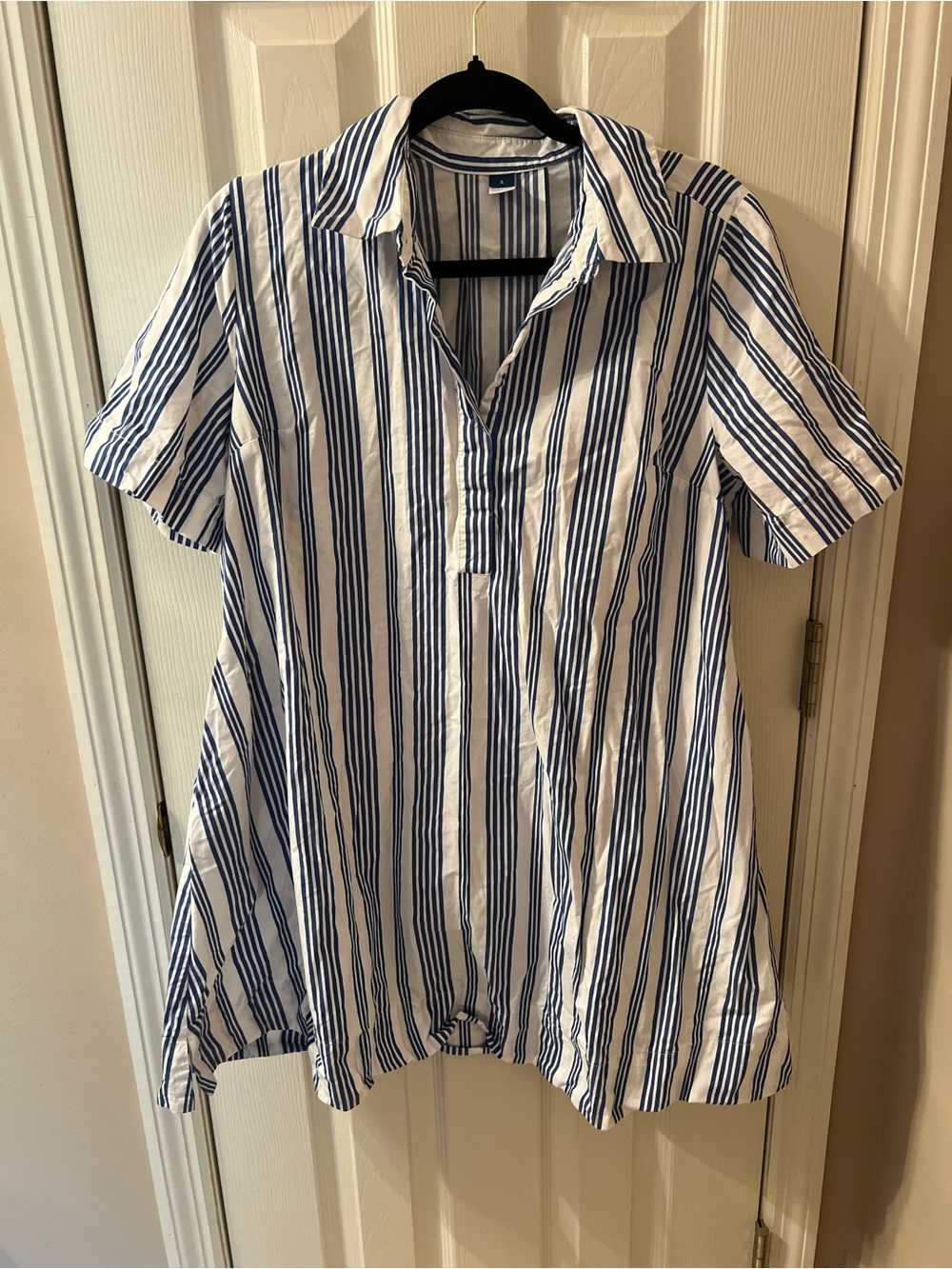 Old Navy Blue and White Vertical Stripe Short-Sleeve Shirt Dress